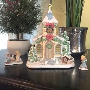 Precious Moments “Holy Night Chapel”